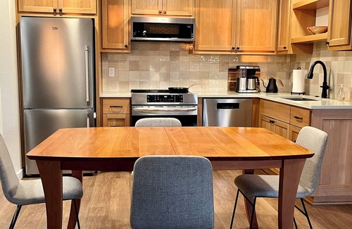 Amazon Apartment | Home base for Autzen, Matt Knight, Hayward events + UO Commencement