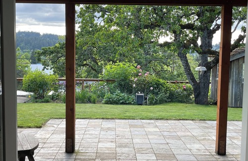Amazon Apartment | Home base for Autzen, Matt Knight, Hayward events + UO Commencement