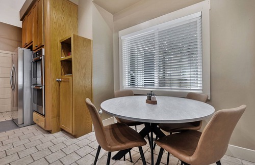 Wichita House | Home by the river, 5 Bedrooms, 5-minute walk to Children Museum, POOL TABLE!