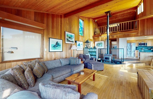 Manchester House | Home close to ocean with private hot tub and gorgeous deck
