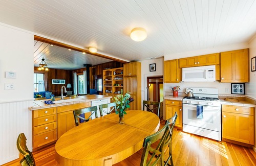 Mendocino House | Home & cottage with stunning views, fireplaces, sauna, and high-speed WiFi