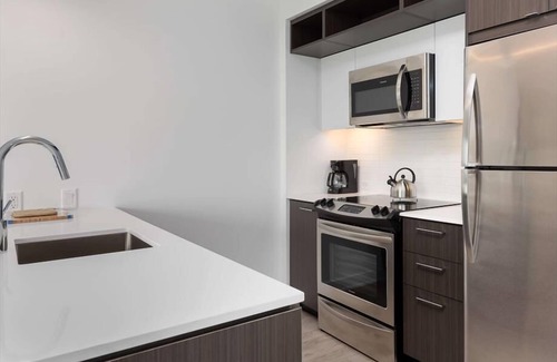 Reston Apartment | Home Depot mins away | Onsite Movie Theater | Reston Town Center