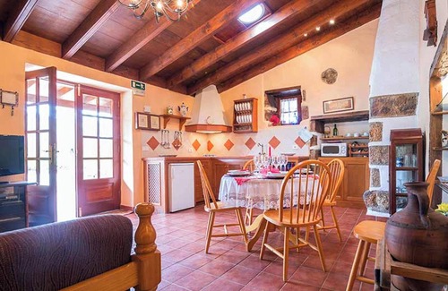 San Cristobal de La Laguna House | Homerez - House with Pool and Sea View - La Laguna