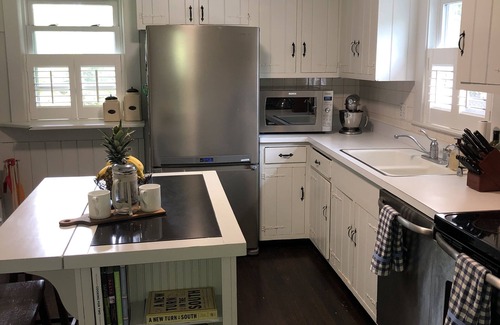 Darien House | Home for the Holidays near Weed Beach & Pear Tree, Noroton Heights train