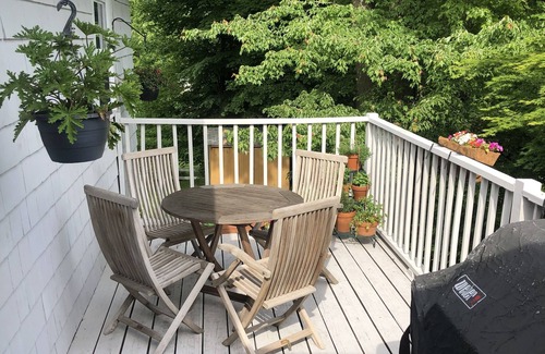 Darien House | Home for the Holidays near Weed Beach & Pear Tree, Noroton Heights train