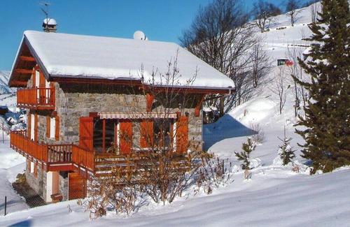 Praranger Ski Chalet | Homerez - Chalet 1 km away from the slopes for 15 ppl. with jacuzzi and balcony