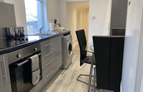 Bridgend Apartment | Home from home 2 bed Flat Within walking distance of town centre