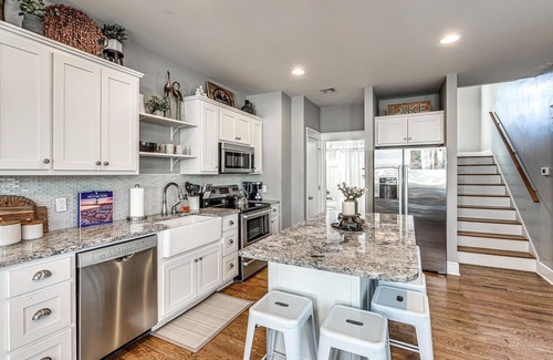Eufaula Cottage | Home in Carlton Landing located on Twinkle Lane!