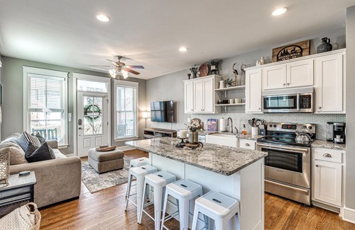 Eufaula Cottage | Home in Carlton Landing located on Twinkle Lane!