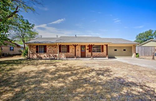 Waxahachie House | Home in Historic Waxahachie with Yard and Patio!