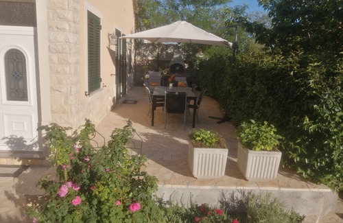 Gornji Zemunik House | Home in Serene Village-Vineyards Views-Central To All Attractions-Highway