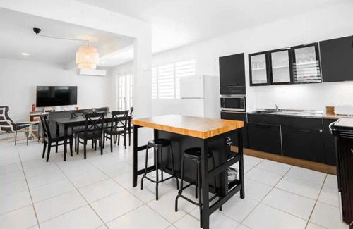 Guaynabo Pueblo House | Home in the heart of the city