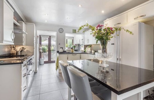 Pershore House | Home in The Vale of Evesham with Hot Tub