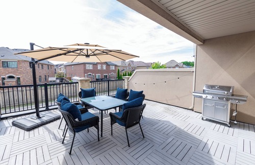 Vaughan House | Home in Vaughan, Modern 3BR Home in Vaughan w/Patio & Grill