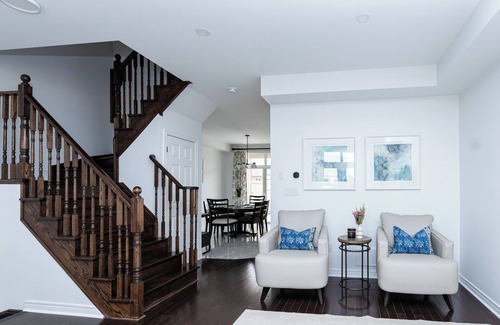 Vaughan House | Home in Vaughan, Modern 3BR Home in Vaughan w/Patio & Grill