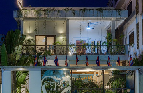 Downtown Siem Reap Apartment | Home-like Stay in Three-Bedroom Suite with shared pool, 2 mins to Pubstreet