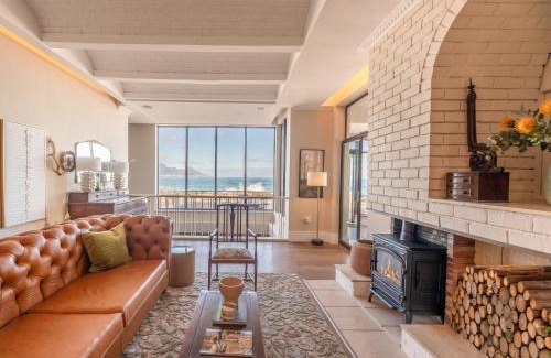 Bloubergstrand Villa | HOME-LYNN, Bloubergstrand