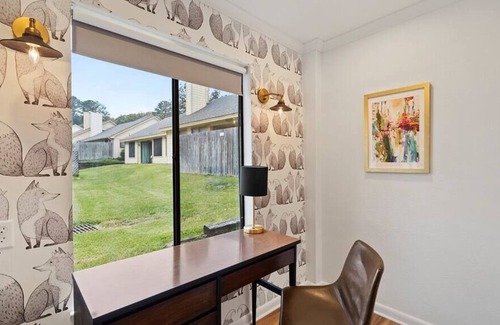 Tyler Condo | Home & office with comfort and style.