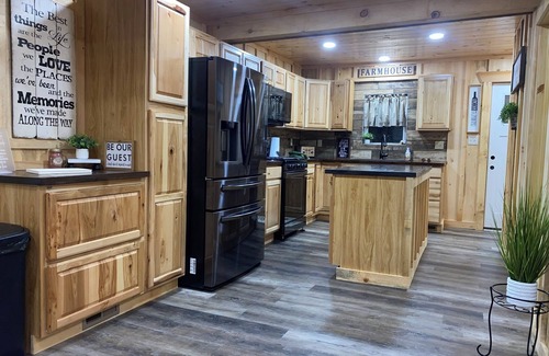 North East Other | Home on 3 acres in the heart of wine country w/gameroom. 5 min to Lake Erie.