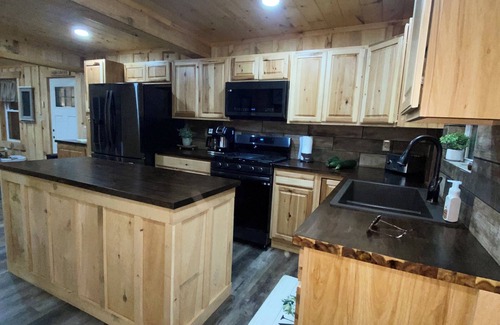 North East Other | Home on 3 acres in the heart of wine country w/gameroom. 5 min to Lake Erie.