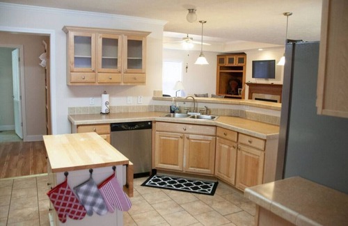 Pikeville House | Home on 30 acres next to State Park