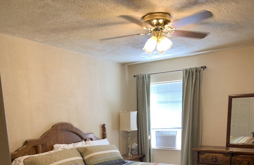 Huntsville Cottage | Home on Lake Conroe. Lakeview home on edge of National Forest, near Huntsville.