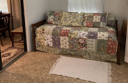 Huntsville Cottage | Home on Lake Conroe. Lakeview home on edge of National Forest, near Huntsville.