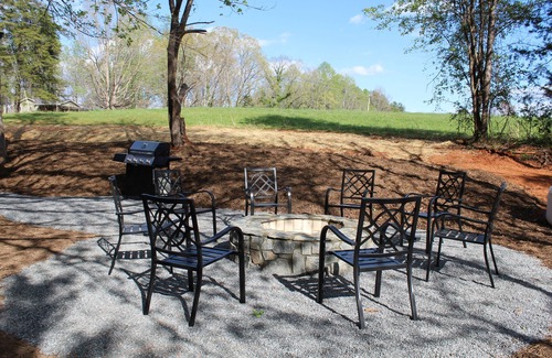 Mill Spring House | Home on the Ridge- 5 Minutes from TIEC with RV Hookup availability