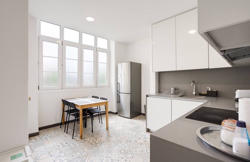 Sao Joao de Deus Apartment | Home Out 3E - 5 Bedroom Apartment with Parking