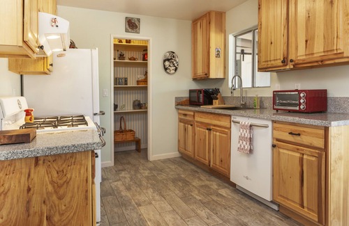 Joshua Tree House | Home Sweet Home in Joshua Tree - MONTH 2 MONTH RENTAL