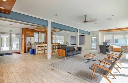 Rio Grande Condo | @home UrbanNest-Full Apt-Cozy King bed Pool-Hottub-Gym in enchanting SugarHouse