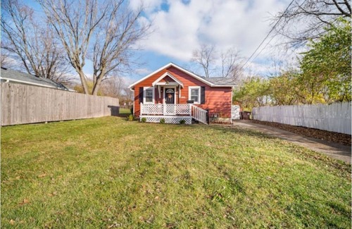 Middletown House | Home w/King Bed & Fire pit centrally located