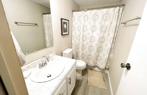 Leo-Cedarville House | Home w/Master King Suite And Garage
