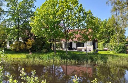 Sint Nicolaasga House | Home with a garden near Langweerder Wielen