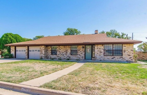Copperas Cove House | Home with a pool & a great view