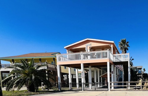 Crystal Beach House | Home with beach view from front porch, only two minute walk to beach. Very Nice!