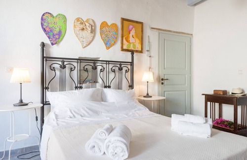 Ano Siros House | Home with character and a great view!