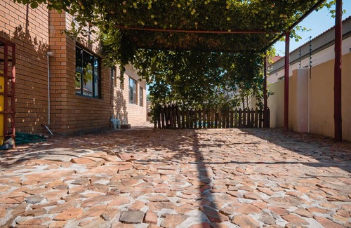 Gaborone House | Home with Lovely Private Ensuite Rooms (4adults) Swimming Pool 5mins to Airport
