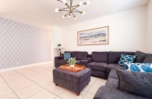 Fort Lauderdale House | Home With Pool & Lake Access In Oakland Park