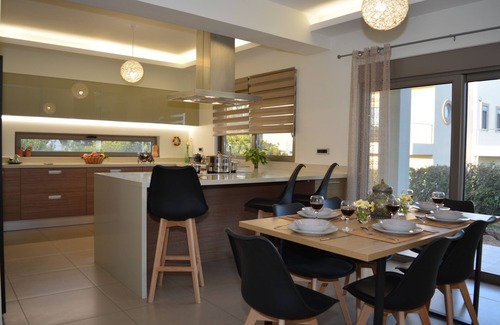 Psinthos Villa | Home21-spacious Elegant Villa- 5 min From the Beach!