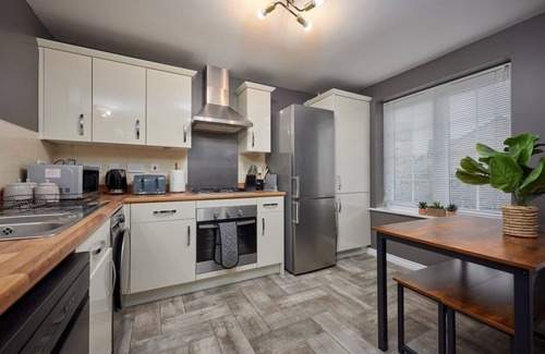Leeds House | Homebird Property - Honeybourne
