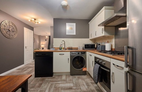 Leeds House | Homebird Property - Honeybourne
