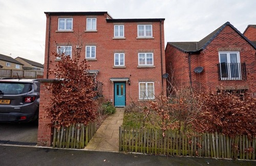 Leeds House | Homebird Property - Honeybourne