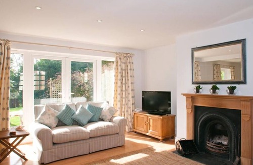 Thurlestone Cottage | HOMEFIELD HOUSE, family friendly, with a garden in Thurlestone