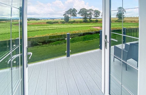 Laurencekirk Ski Chalet | Homely and stylish holiday home featuring your own private hot tub.