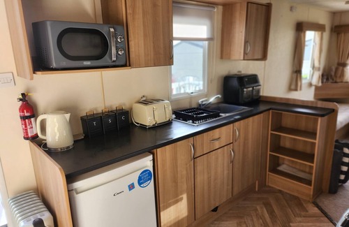 Clacton-on-Sea House | Homely caravan with decking at Valley Farm Holiday Park, sleeps 8 ref 46713V