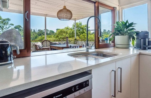 Bardon House | Homely Hideaway /Bardon