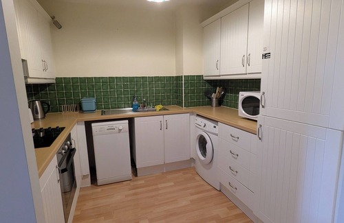 Chapelizod Apartment | Homely & Spacious 2BD Close to Phoenix Park & City