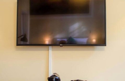 Obergiesing Apartment | Homely Stay Studio3 - with historical mural