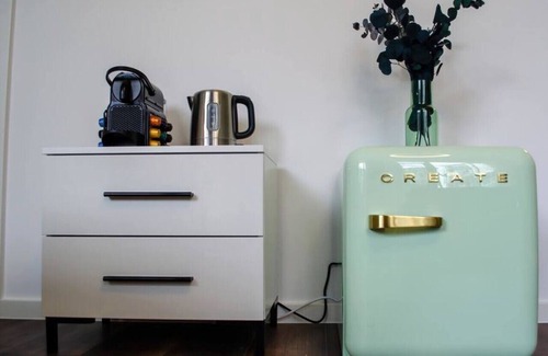 Sendlinger Feld Apartment | Homely Stay Studio9 - View to the green courtyard